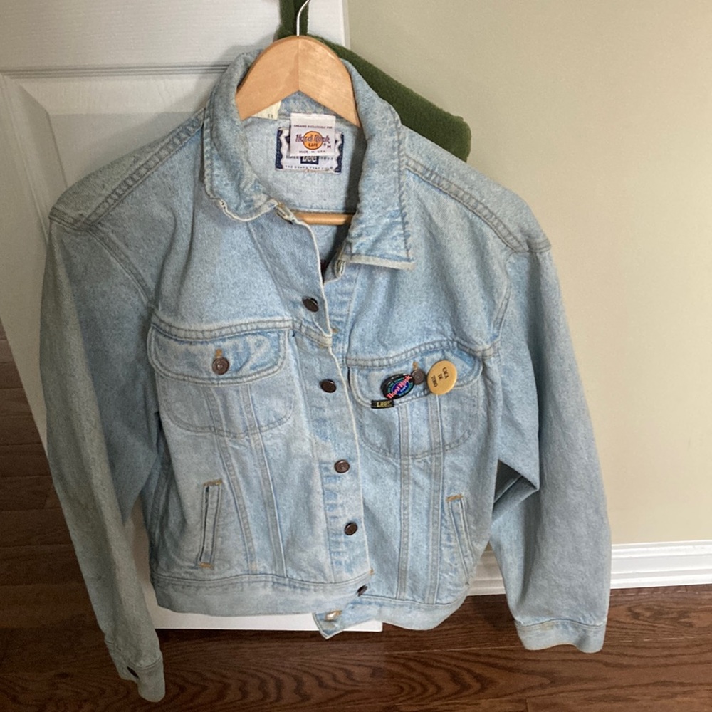 Hard Rock Cafe denim jacket…embroidered back patch.. in darn good shape..